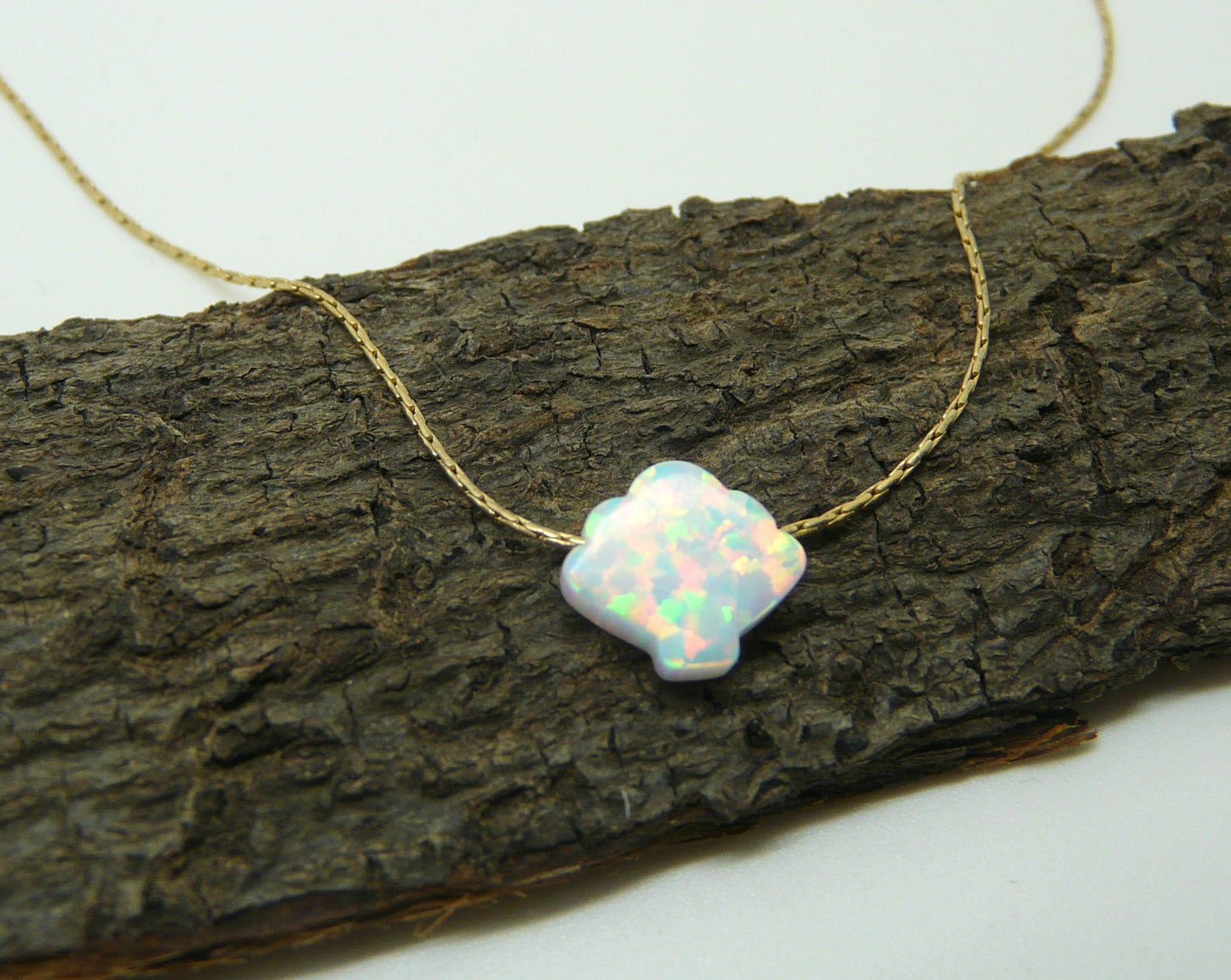 Opal Shell Necklace – Ocean-Inspired Elegance