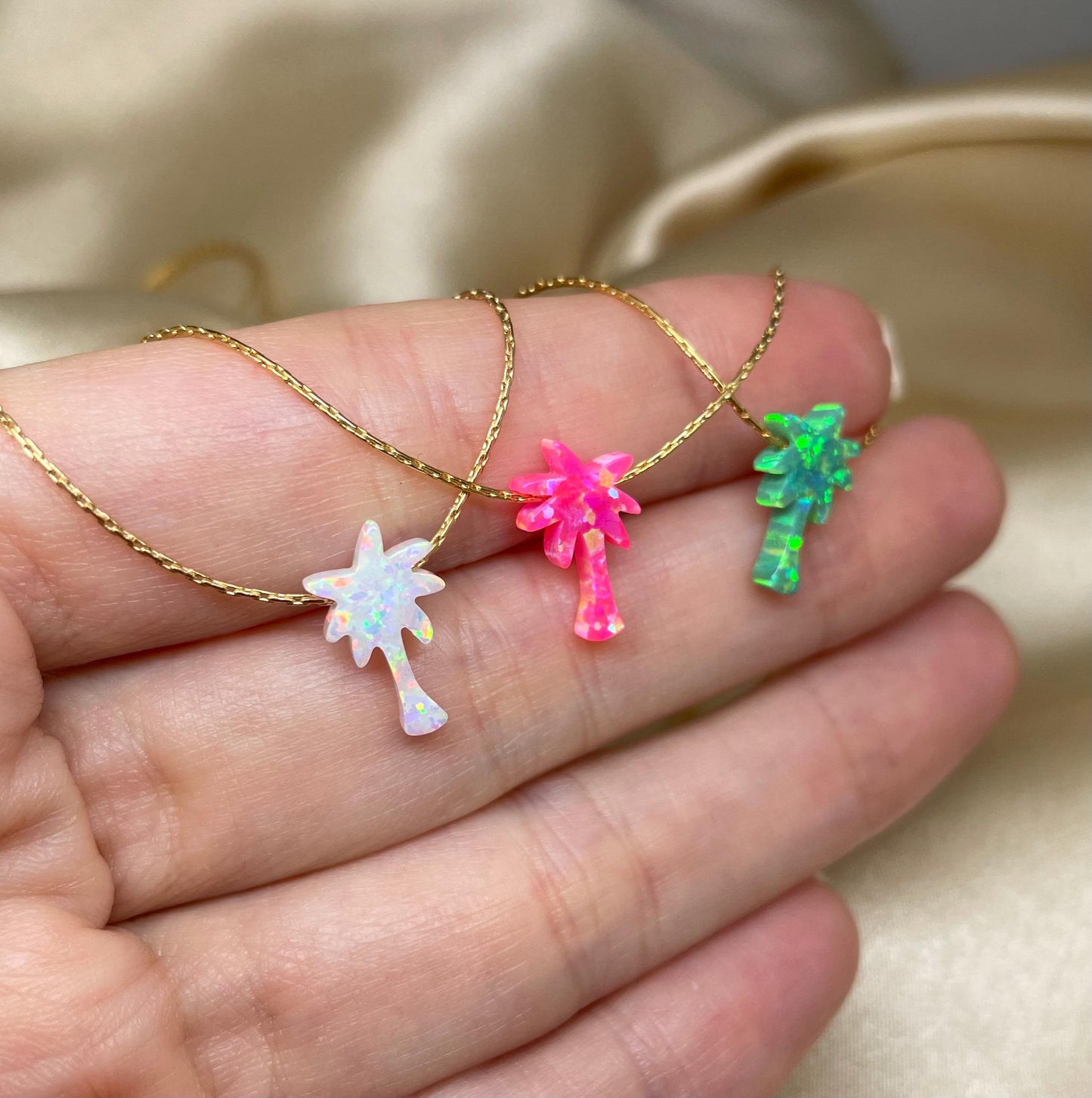 Palm Tree Necklace – Tropical Vibes