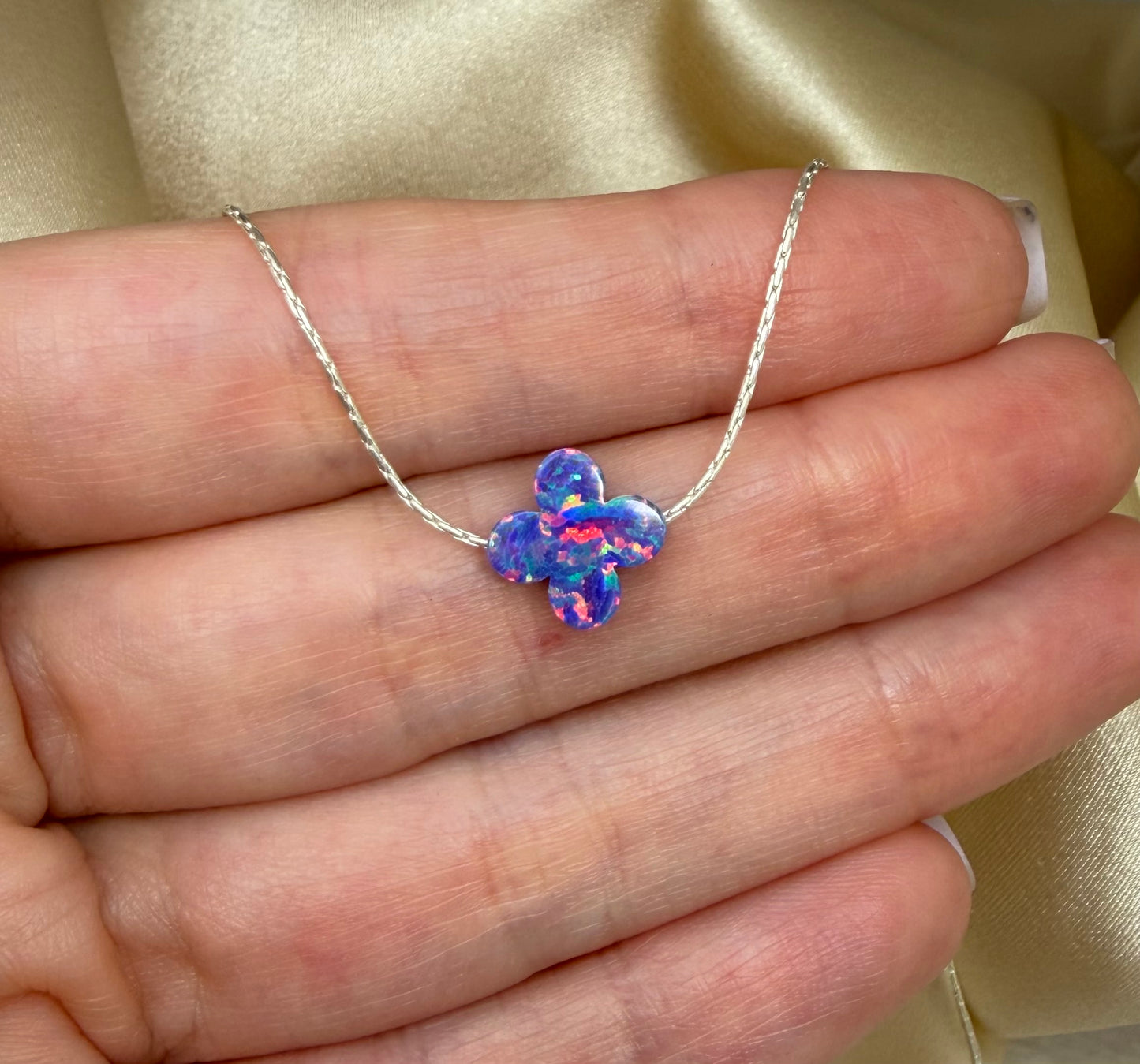 Opal Clover Necklace – Lucky Charm