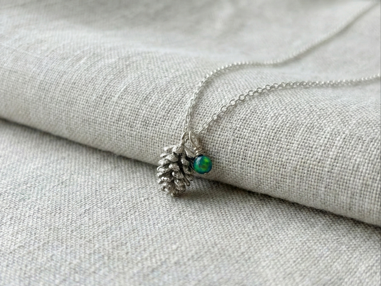 Pinecone Necklace – Cozy Winter Charm