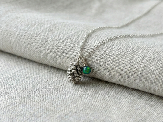 Pinecone Necklace – Cozy Winter Charm
