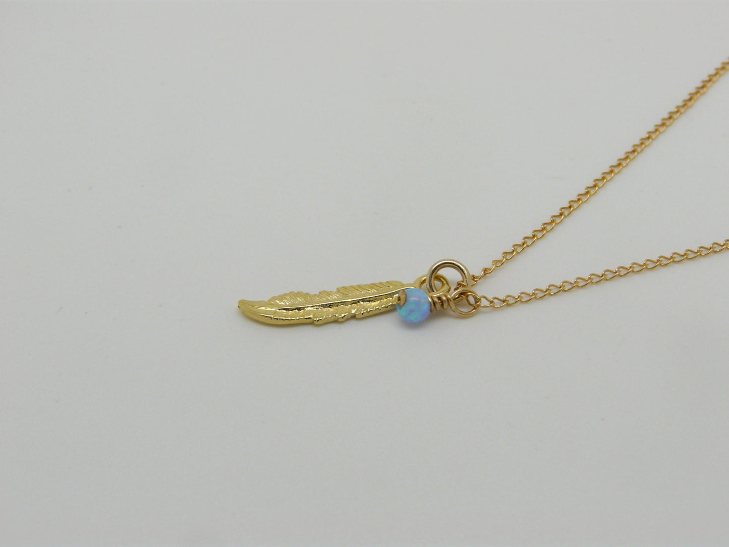 Feather necklace, Gold feather, Feather pendant, Pearl necklace, Delicate necklace, Boho necklace