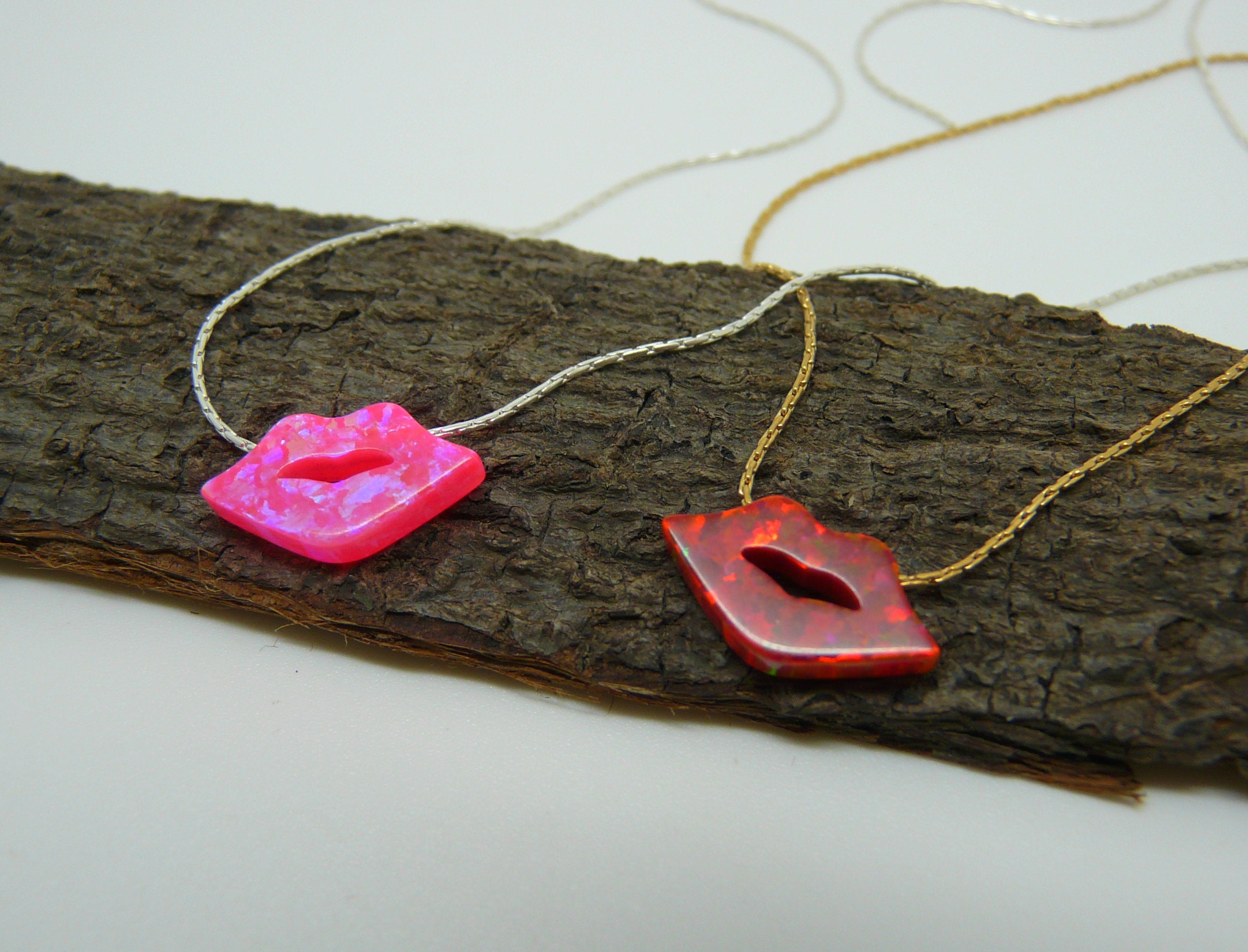 Lips necklace